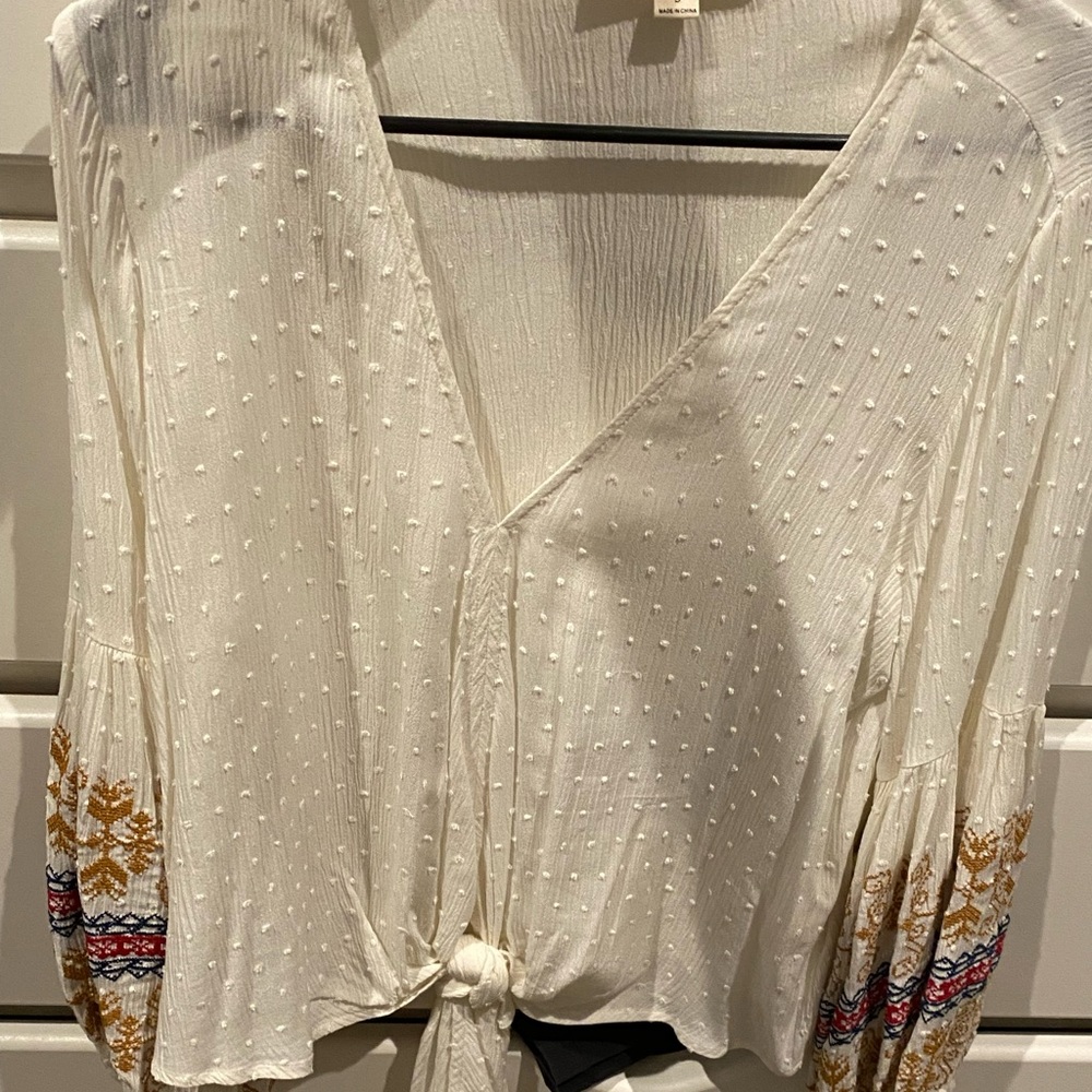 Long sleeve v-neck top